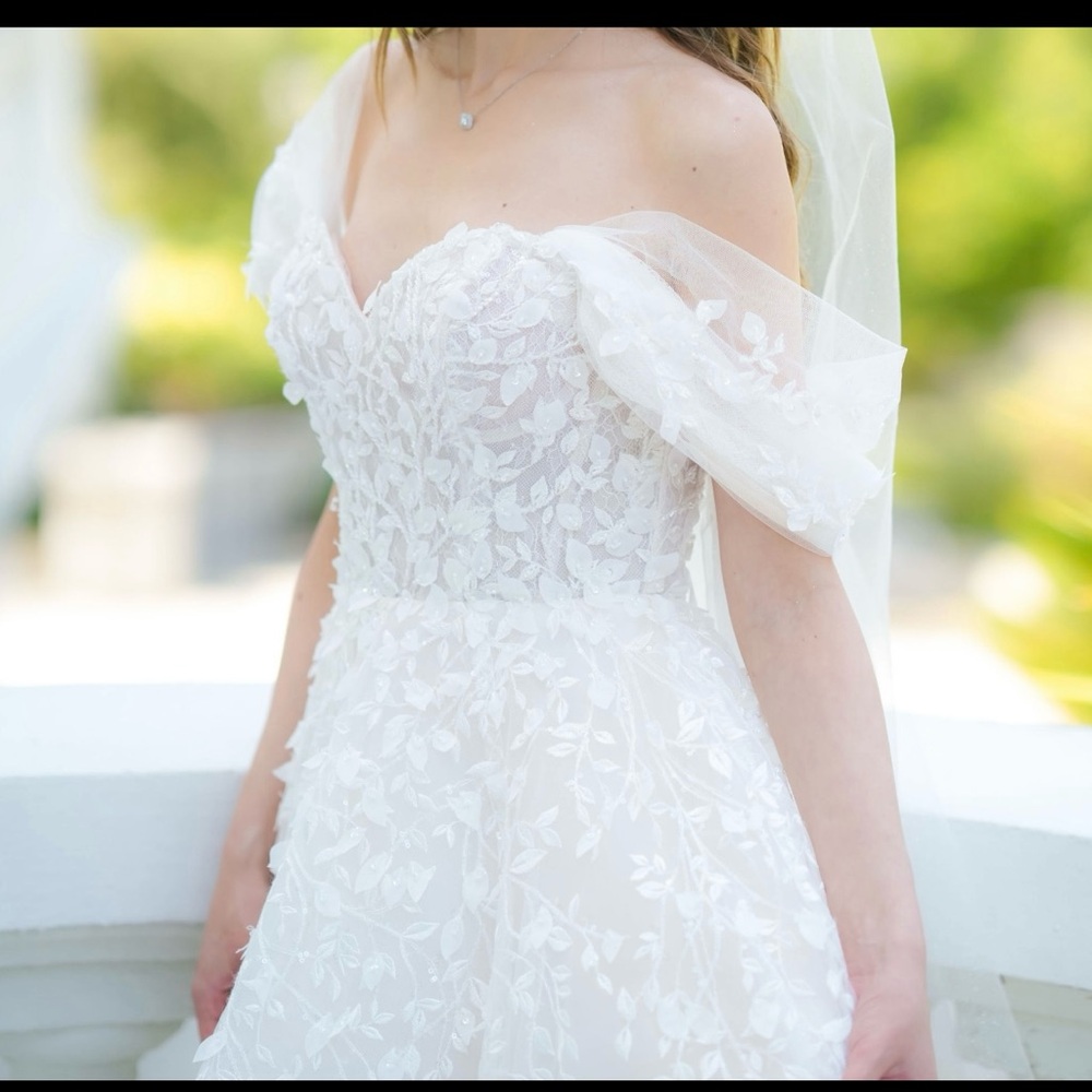 Elegant White Floral Lace Dress - Picture 4 of 5
